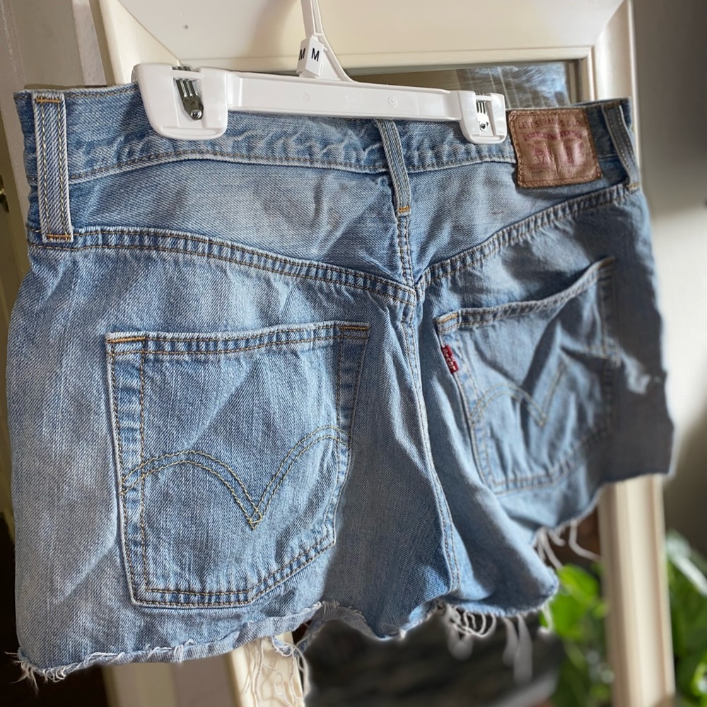 Levi’s torn shorts size 6